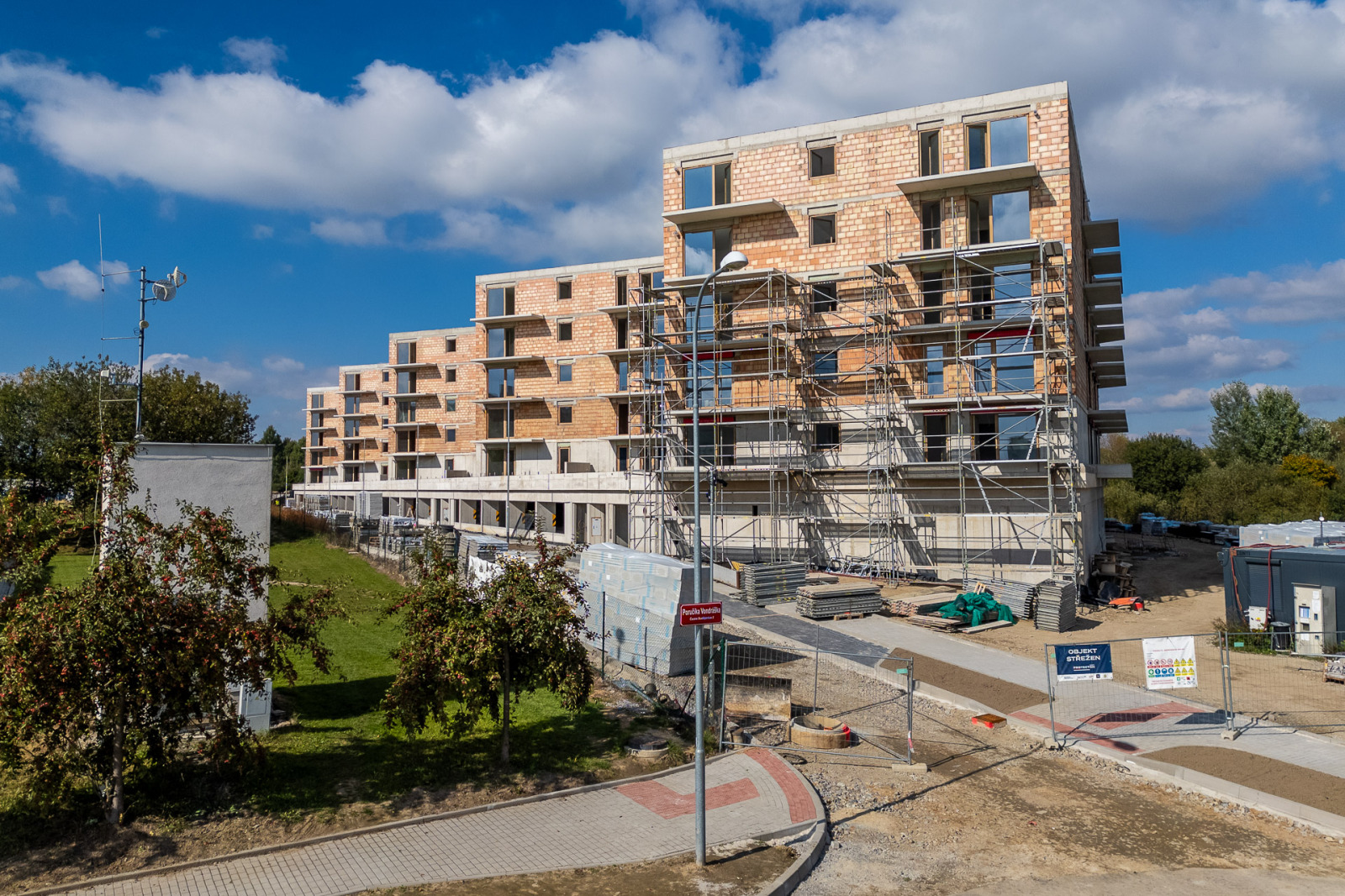 Na podzim bude hotova venkovní fasáda